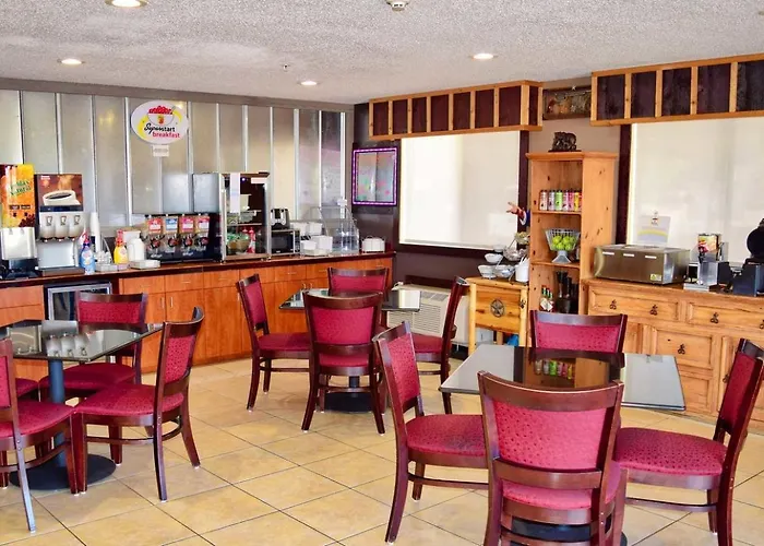 Super 8 By Wyndham Victoria/North/Mall Area