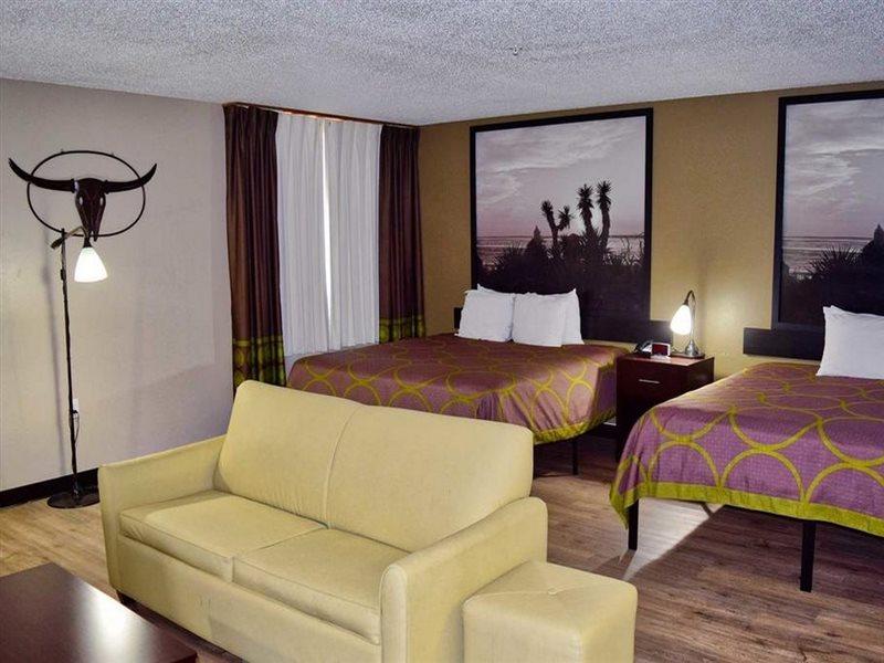 Super 8 By Wyndham Victoria/north/mall Area 3*