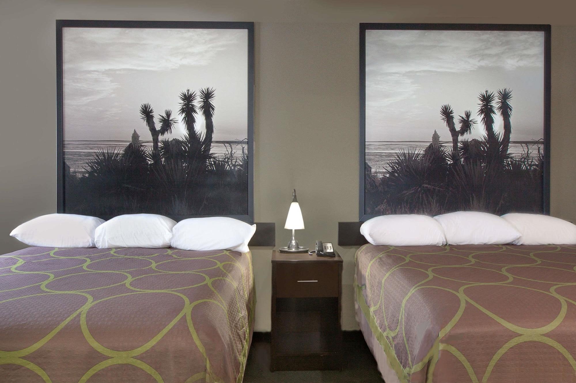 Super 8 By Wyndham Victoria/north/mall Area Motel 3*