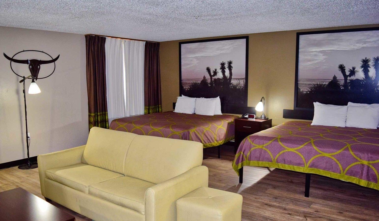 Super 8 By Wyndham Victoria/north/mall Area Motel 3*