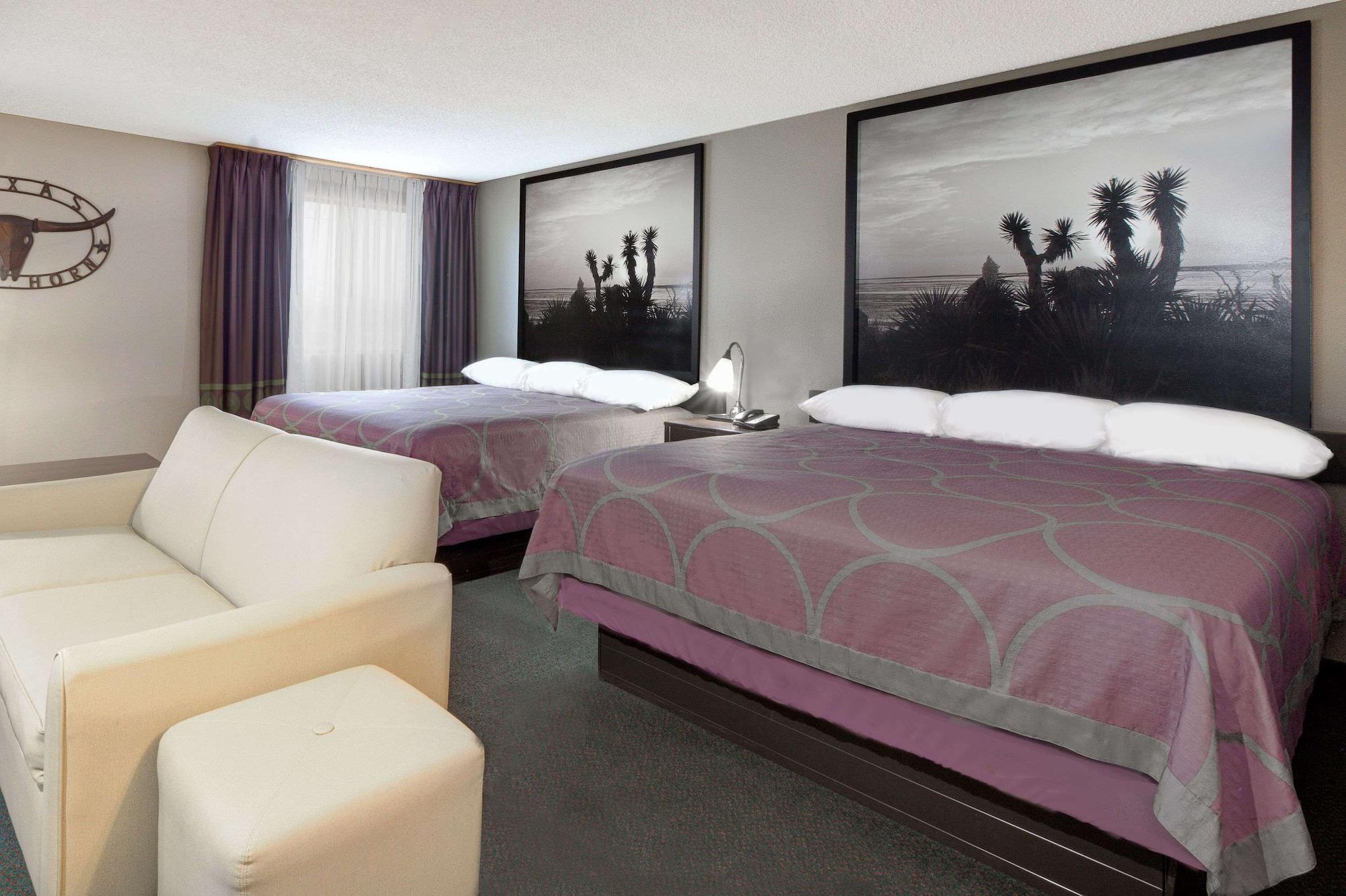 Super 8 By Wyndham Victoria/north/mall Area Motel Victoria