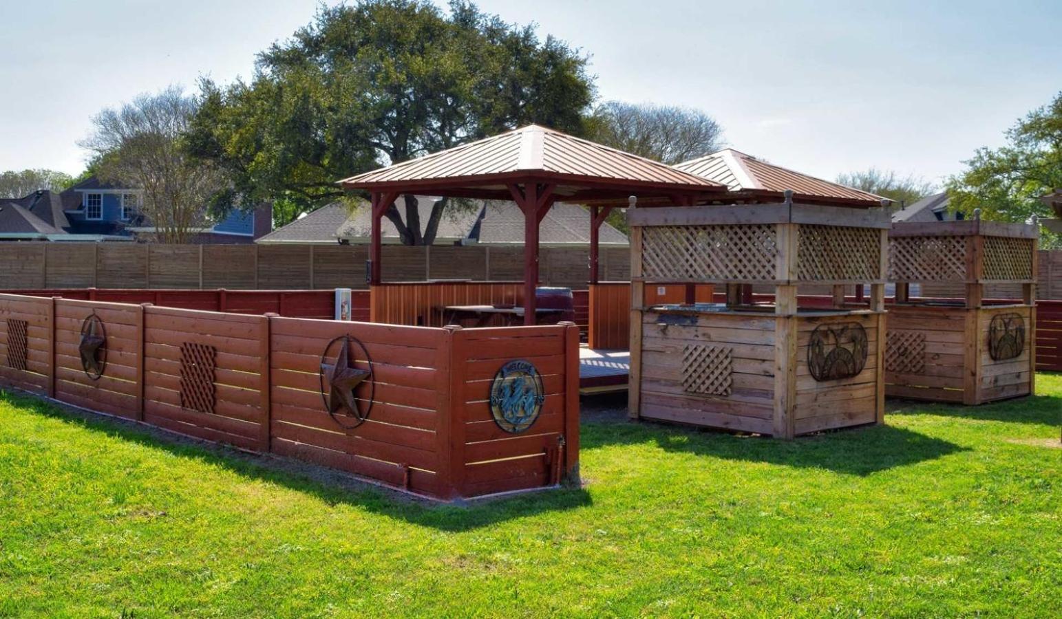 Motel Super 8 By Wyndham Victoria/north/mall Area Victoria