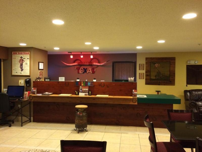 Super 8 By Wyndham Victoria/north/mall Area Motel 3*