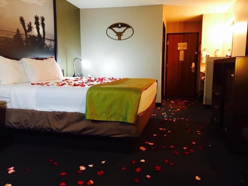 Super 8 By Wyndham Victoria/north/mall Area Motel Victoria
