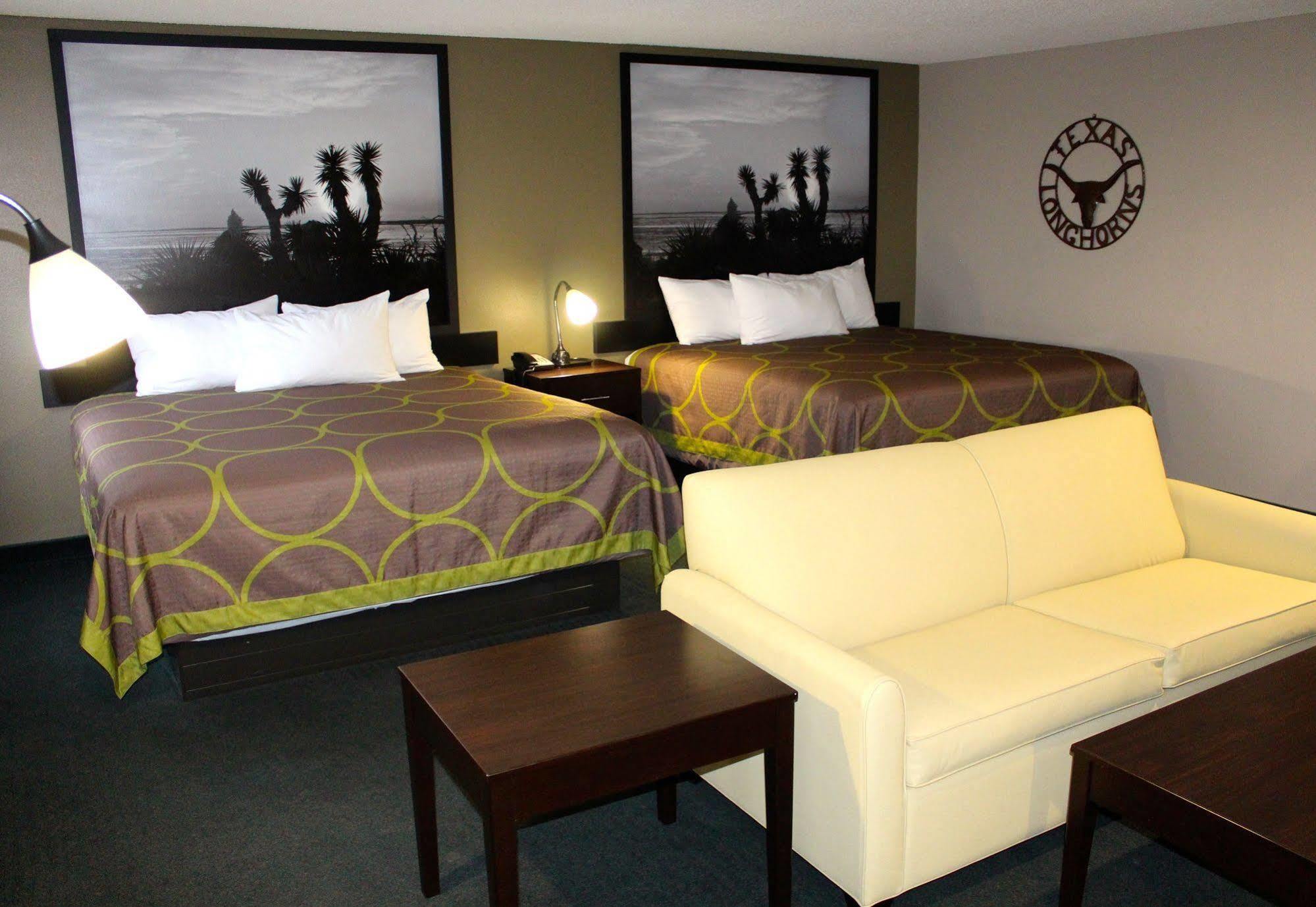 Motel Super 8 By Wyndham Victoria/north/mall Area 3*