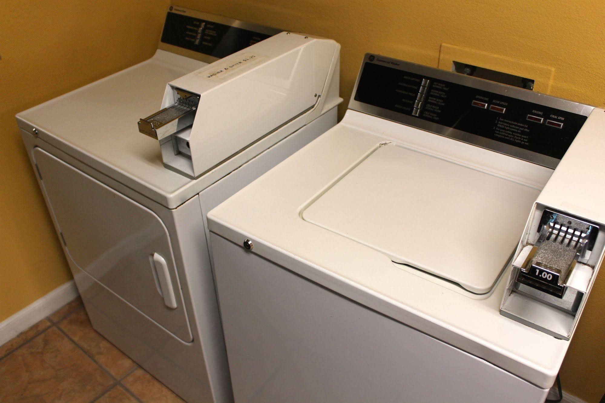 Super 8 By Wyndham Victoria/north/mall Area Motel 3*